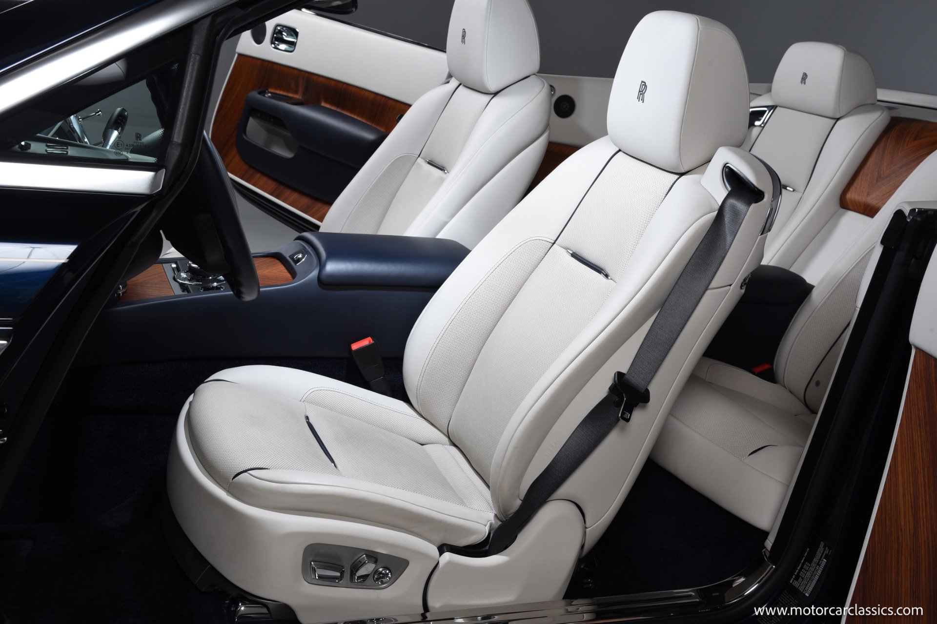 Used 2016 Rolls-Royce Dawn image 29