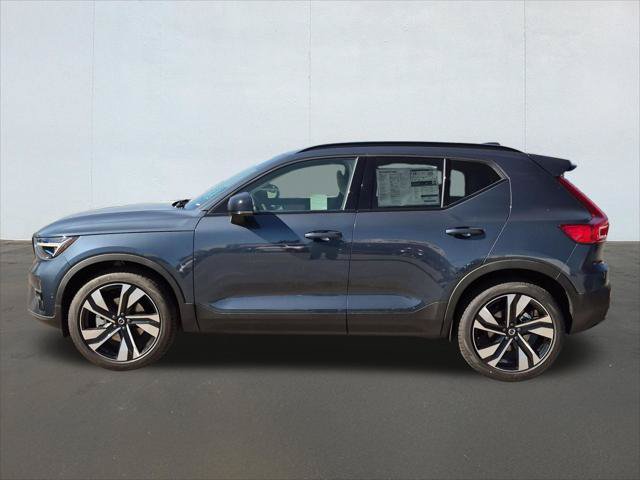 New 2026 Volvo XC40 B5 Plus w/ Protection Package Premier AWD/4WD image 3