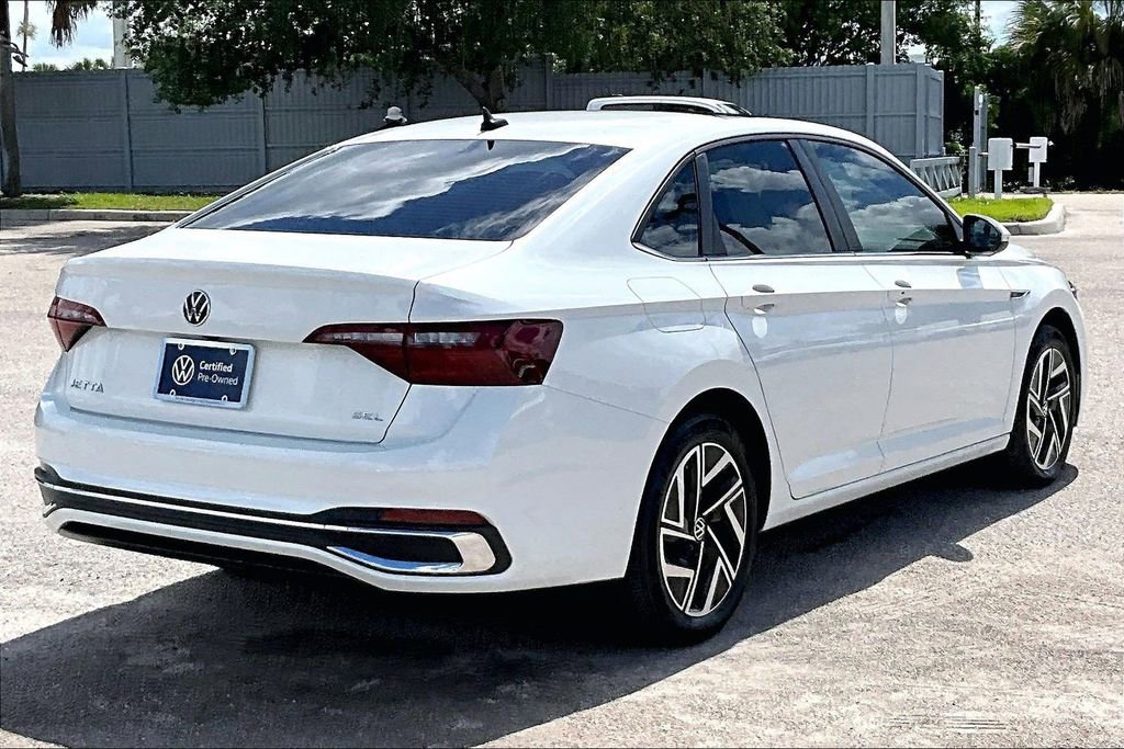 Certified 2022 Volkswagen Jetta SEL FWD image 5