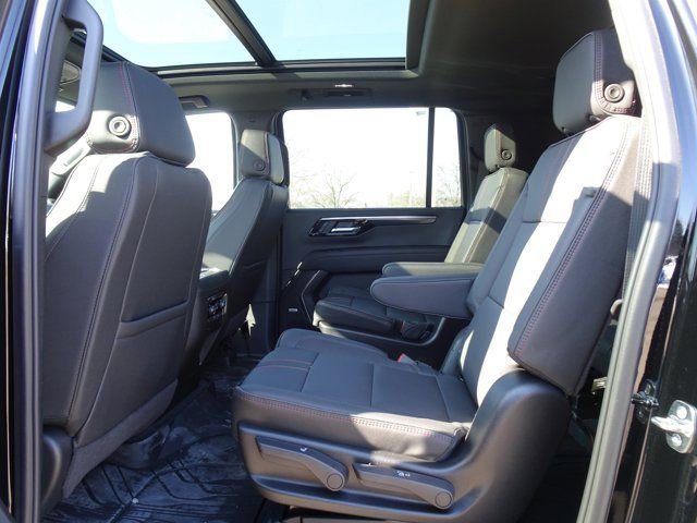 New 2026 Chevrolet Suburban RST w/ RST Capability Package AWD/4WD image 8