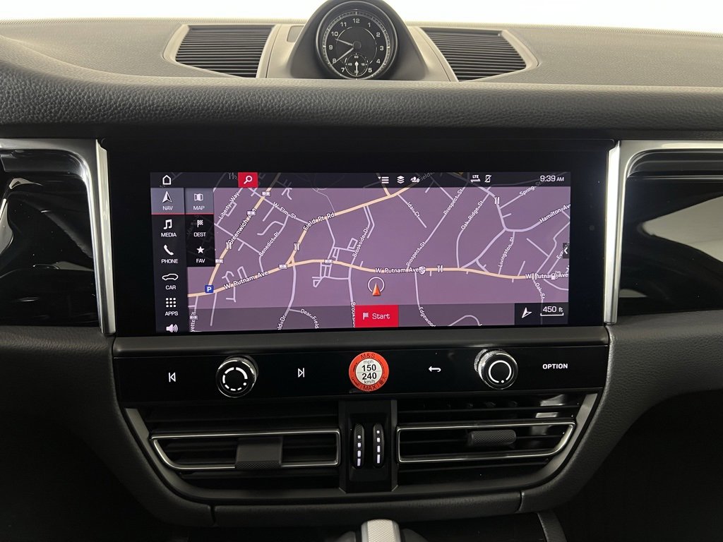 Used 2025 Porsche Macan image 33