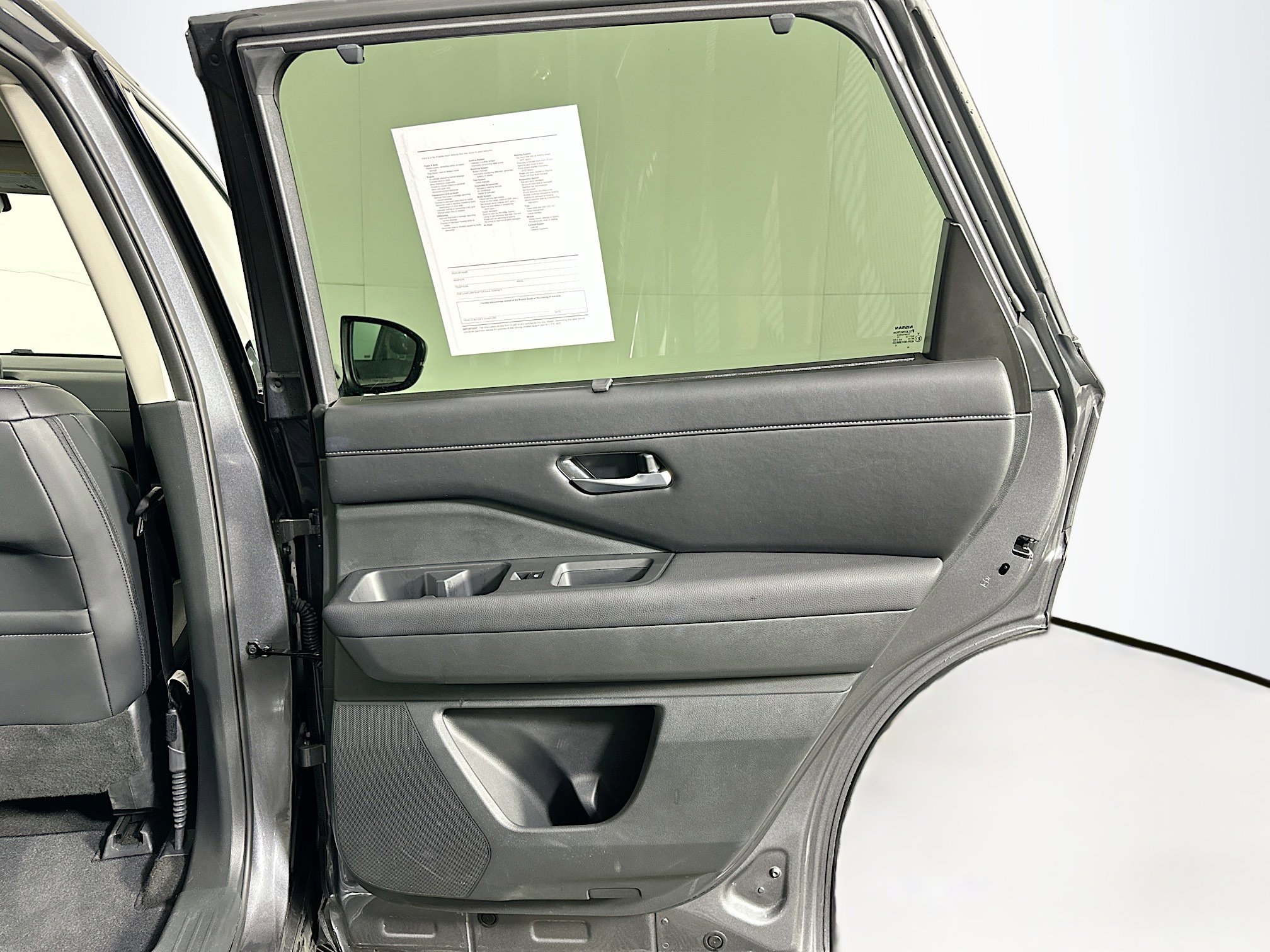 Used 2025 Nissan Pathfinder SL AWD/4WD image 32
