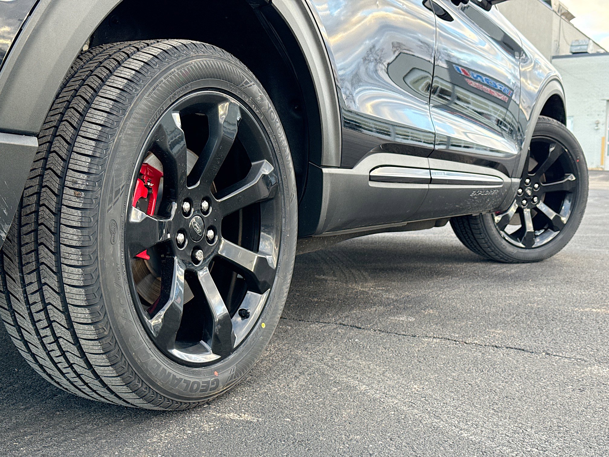 Certified 2022 Ford Explorer ST w/ ST Street Pack image 13