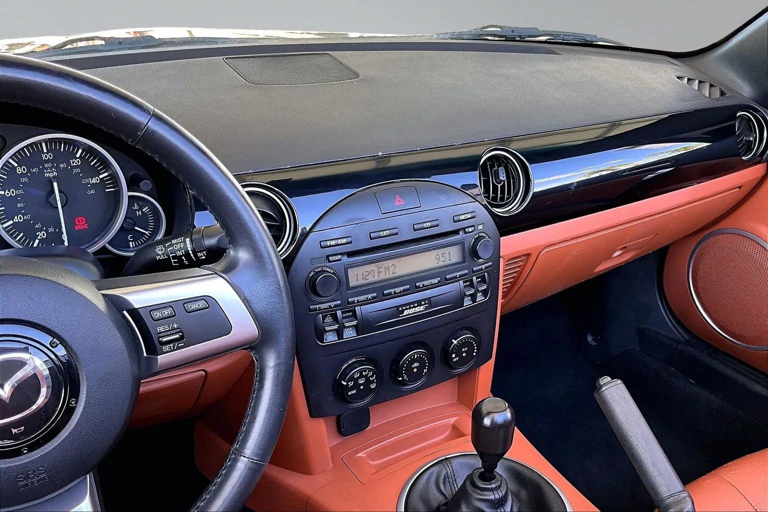 Used 2006 MAZDA MX-5 Miata Grand Touring w/ Premium Pkg RWD image 9