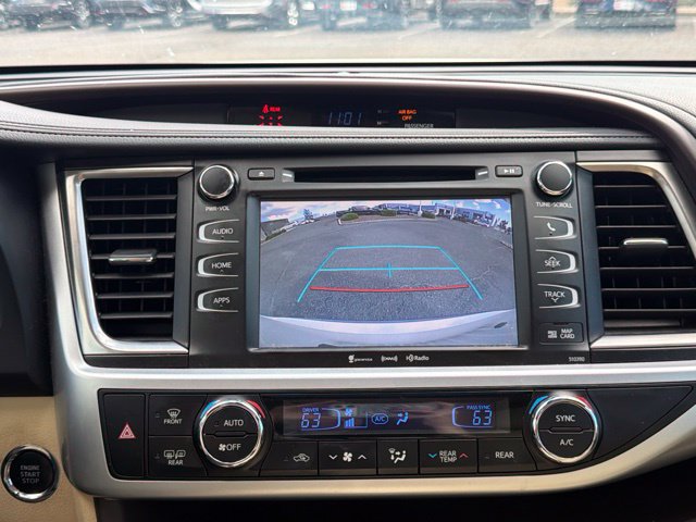 Used 2019 Toyota Highlander XLE w/ Carpet Mat Package (TMS) AWD/4WD image 21