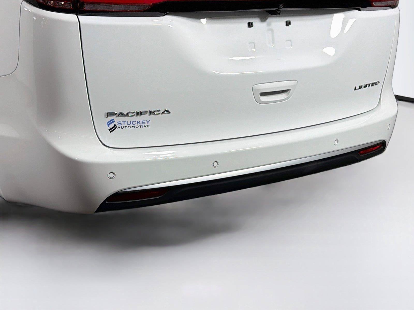 Used 2027 Chrysler Pacifica Limited FWD image 38