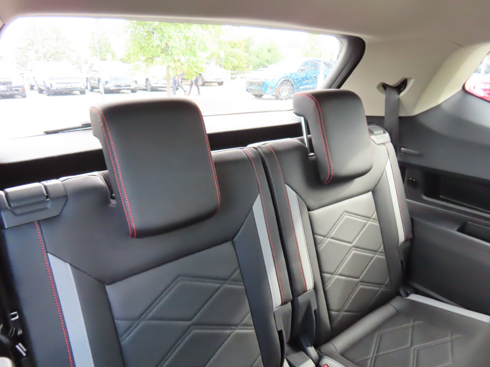 Used 2025 Volkswagen Atlas Peak Edition SE AWD/4WD image 43