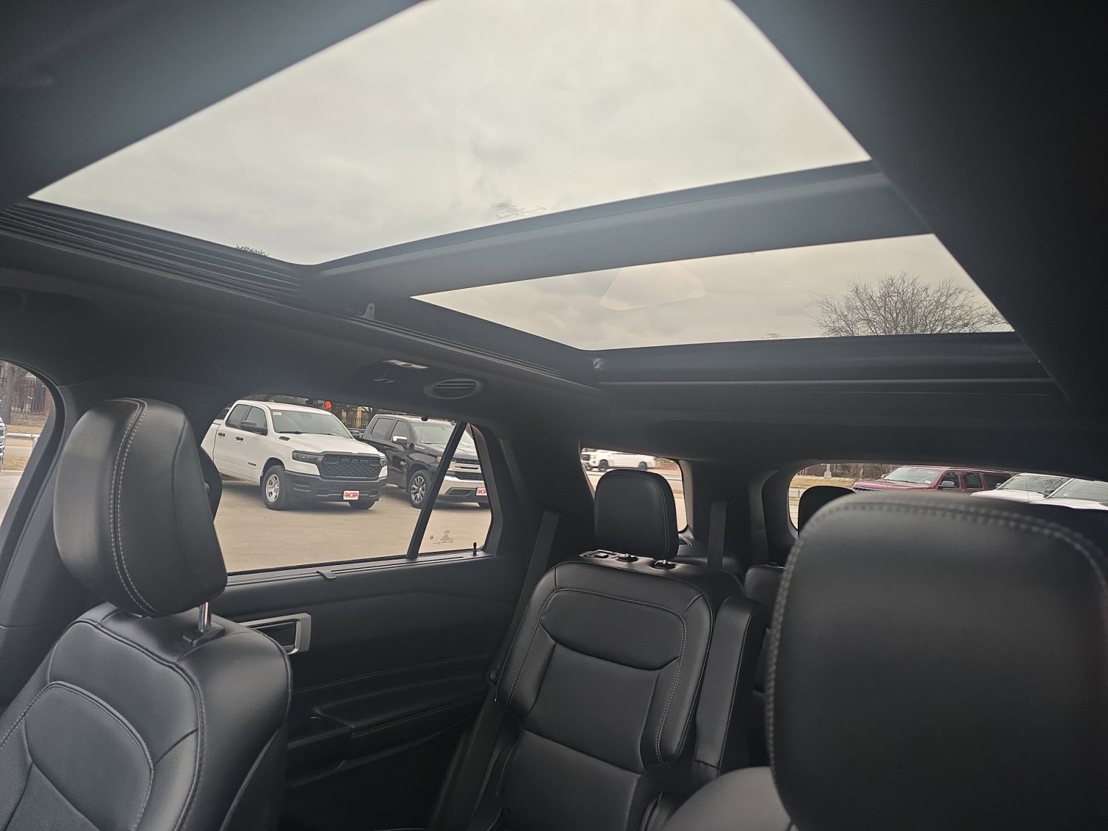 Used 2020 Ford Explorer Limited image 16