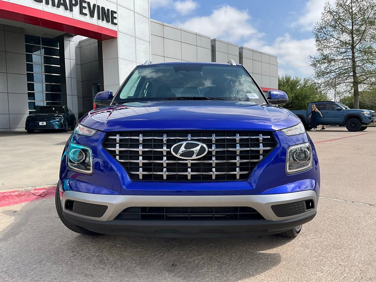 Used 2025 Hyundai Venue SEL image 3