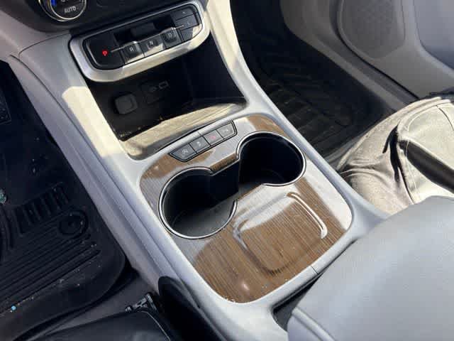 Used 2021 GMC Acadia SLE FWD image 18