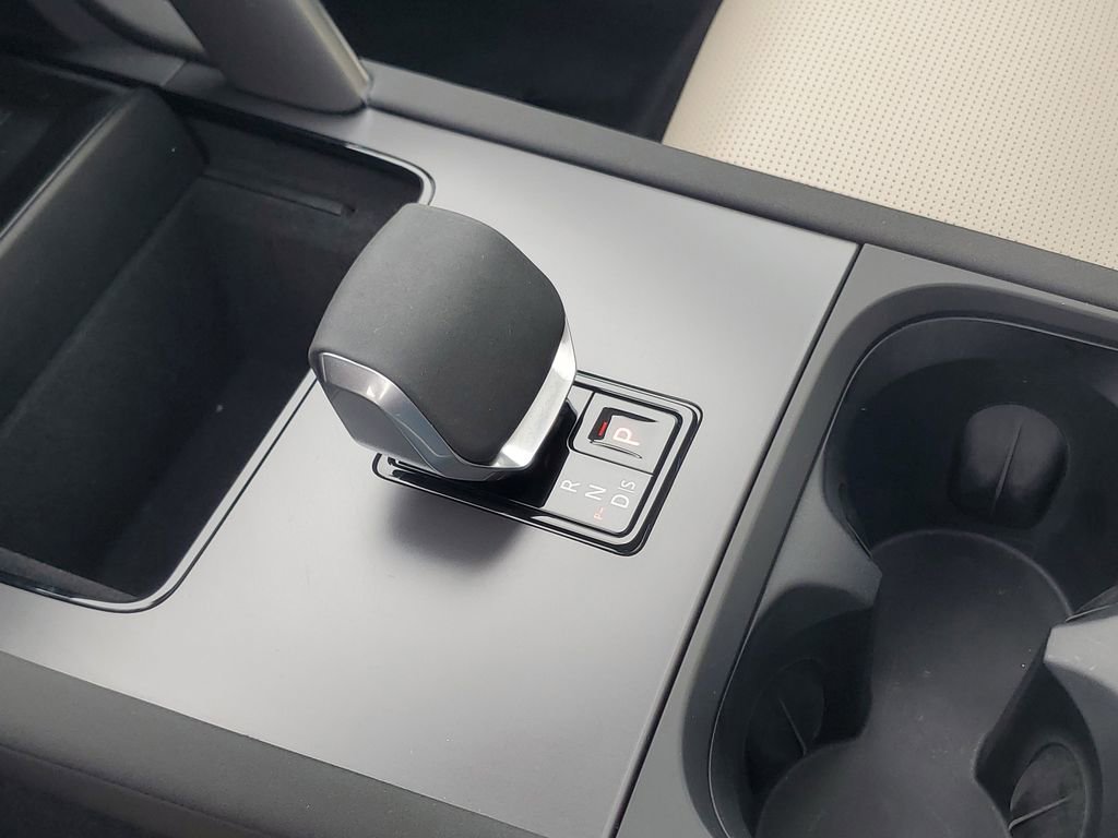 Used 2025 Land Rover Discovery Sport S image 24