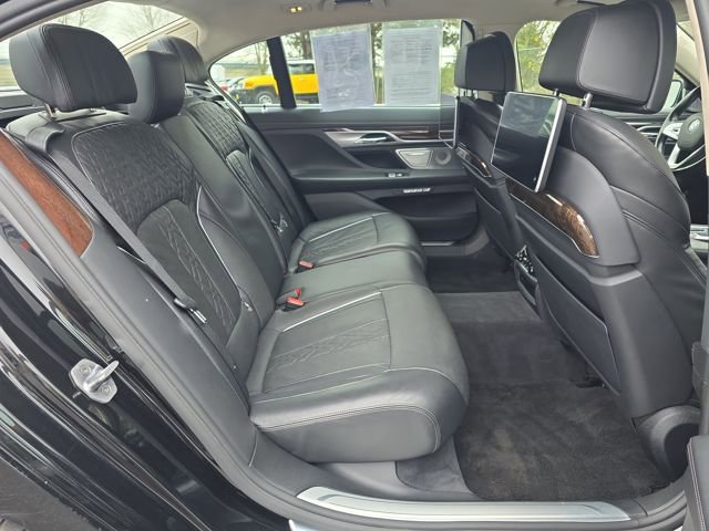 Used 2016 BMW 750i xDrive image 13