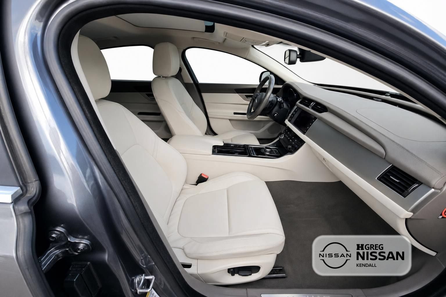 Used 2017 Jaguar XF Premium RWD image 11
