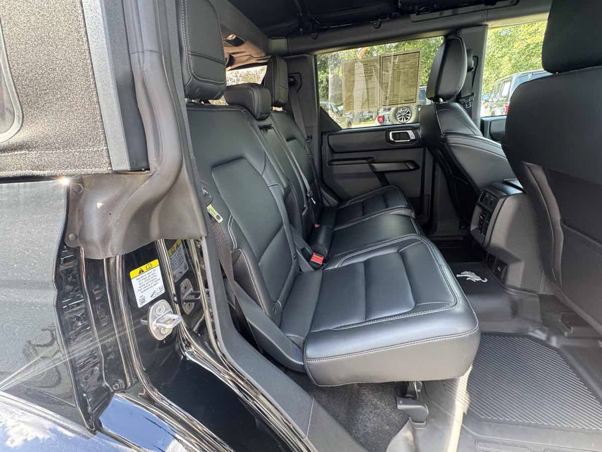 Used 2025 Ford Bronco Outer Banks AWD/4WD image 8