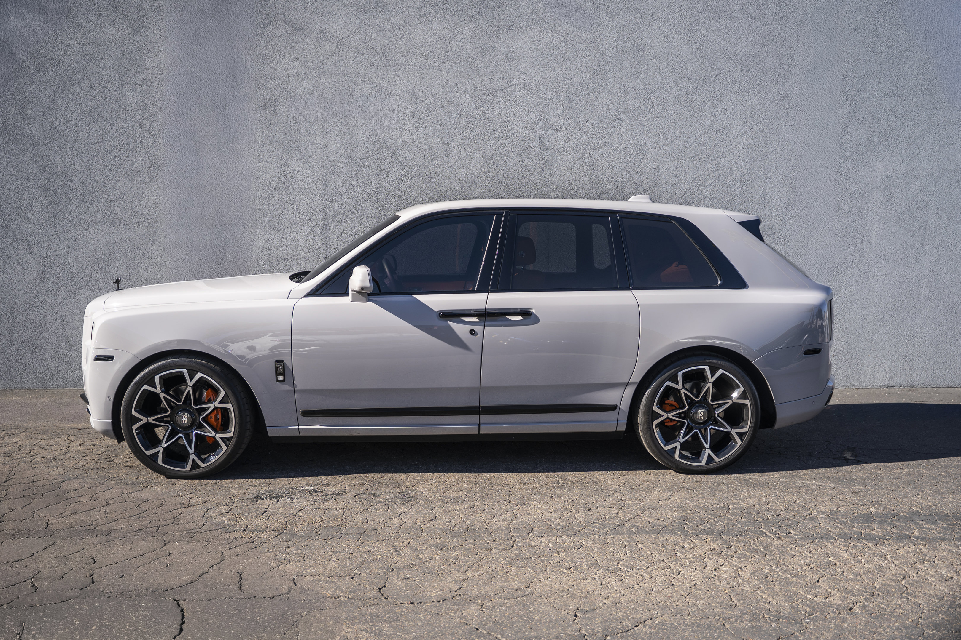 Used 2023 Rolls-Royce Cullinan Black Badge w/ Leather Finishing Pack image 2