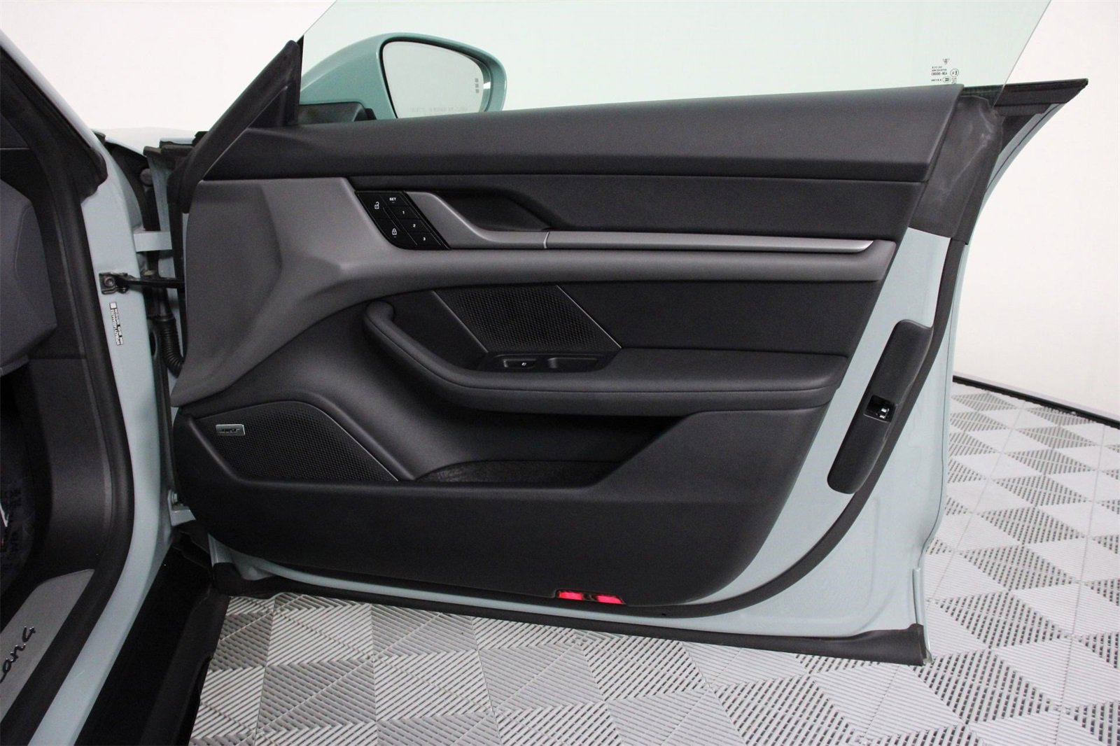 Used 2025 Porsche Taycan 4 Cross Turismo image 23