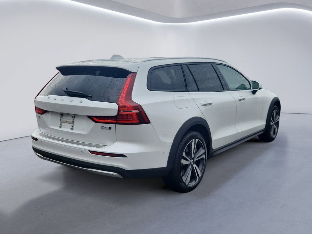 New 2026 Volvo V60 B5 Cross Country Plus w/ Protection Package Premier AWD/4WD image 4
