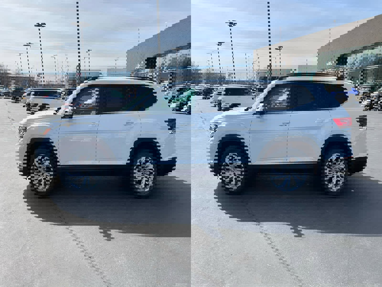 Used 2023 Volkswagen Atlas SE image 12