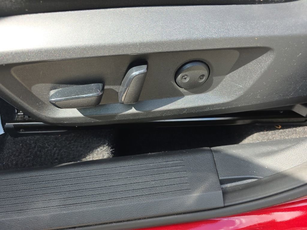 Used 2025 Nissan Rogue SV image 19