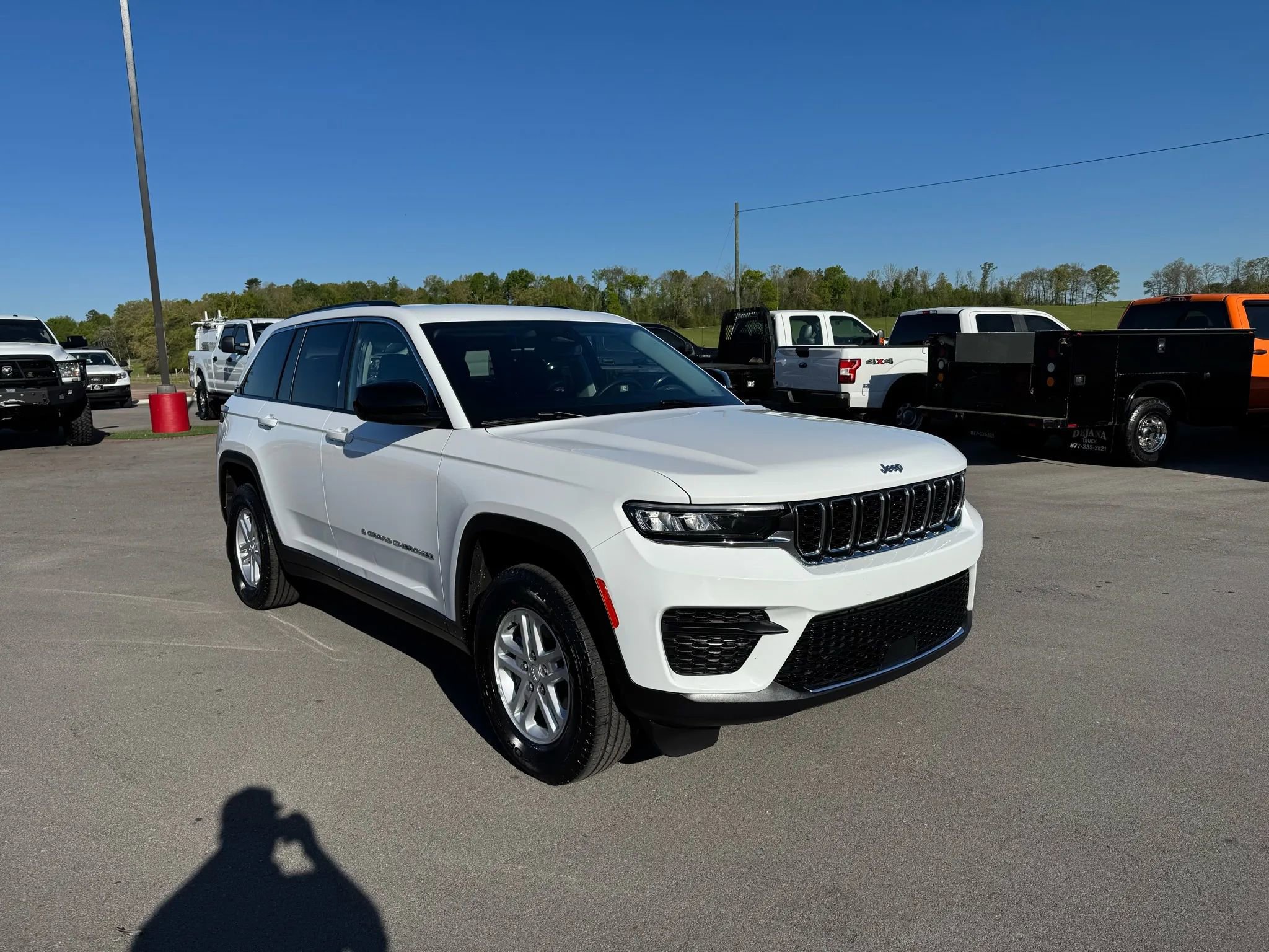 Used 2023 Jeep Grand Cherokee Laredo