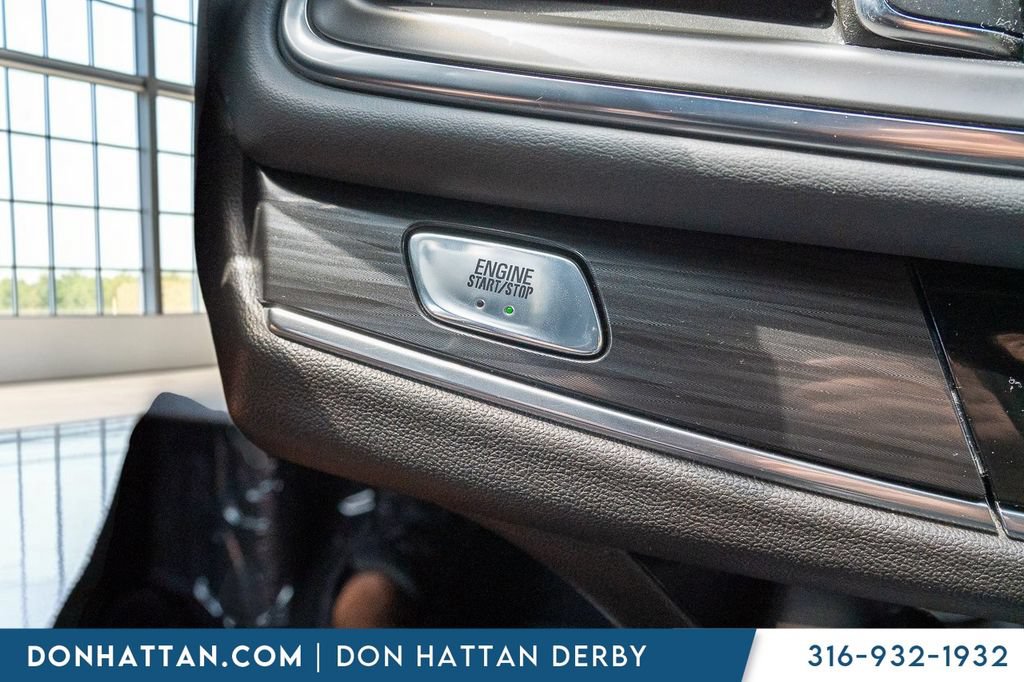 Used 2023 Buick Enclave Essence AWD/4WD image 11