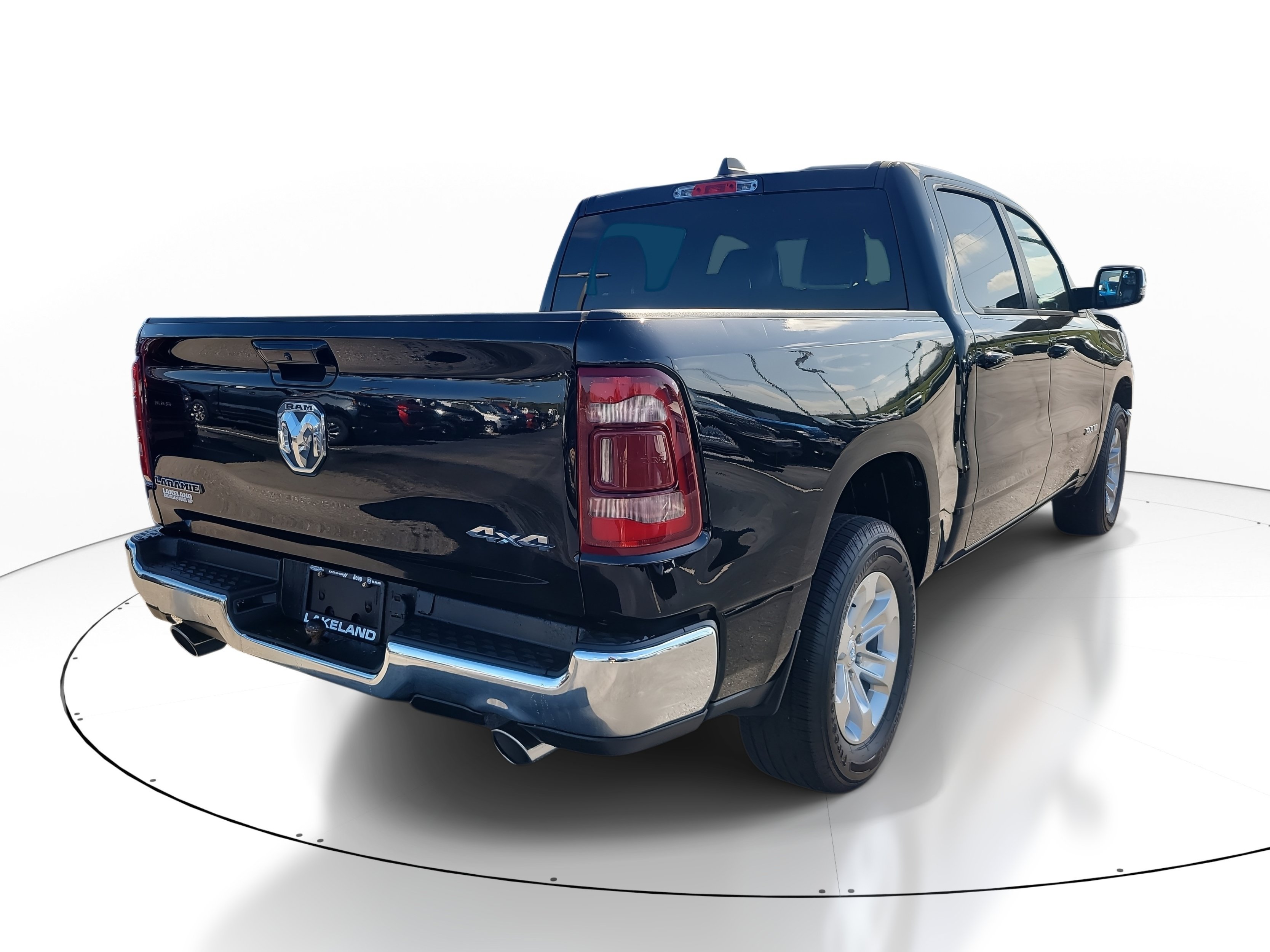 Used 2024 RAM 1500 Laramie AWD/4WD image 4