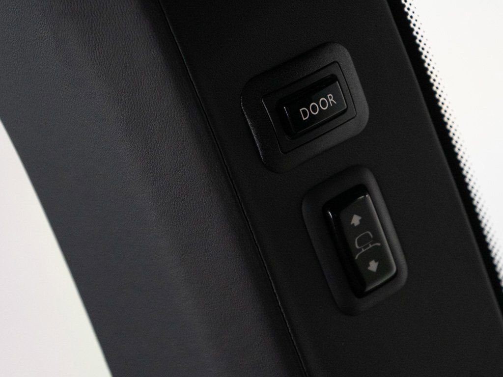 Certified 2024 Rolls-Royce Cullinan Black Badge w/ Driver's Package image 33