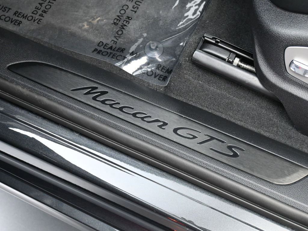 Certified 2025 Porsche Macan GTS image 25