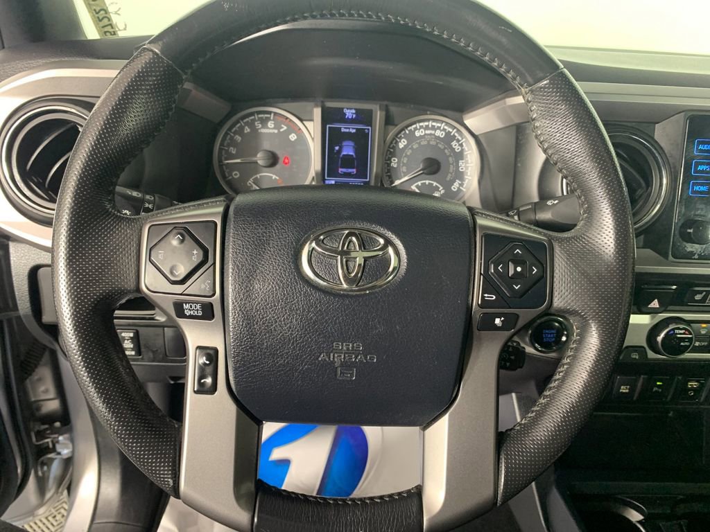 Used 2016 Toyota Tacoma Limited w/ Towing Package image 22