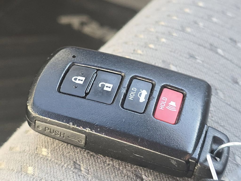 Used 2014 Toyota Camry LE image 31