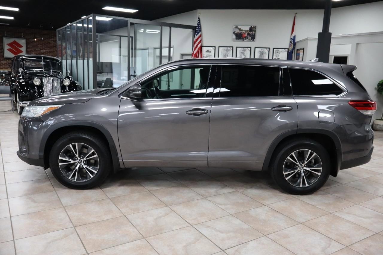 Used 2017 Toyota Highlander Plus AWD/4WD image 2