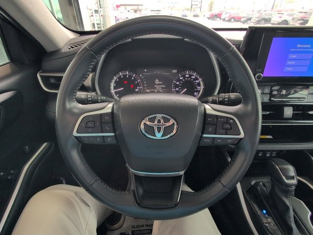Certified 2024 Toyota Highlander XLE image 27