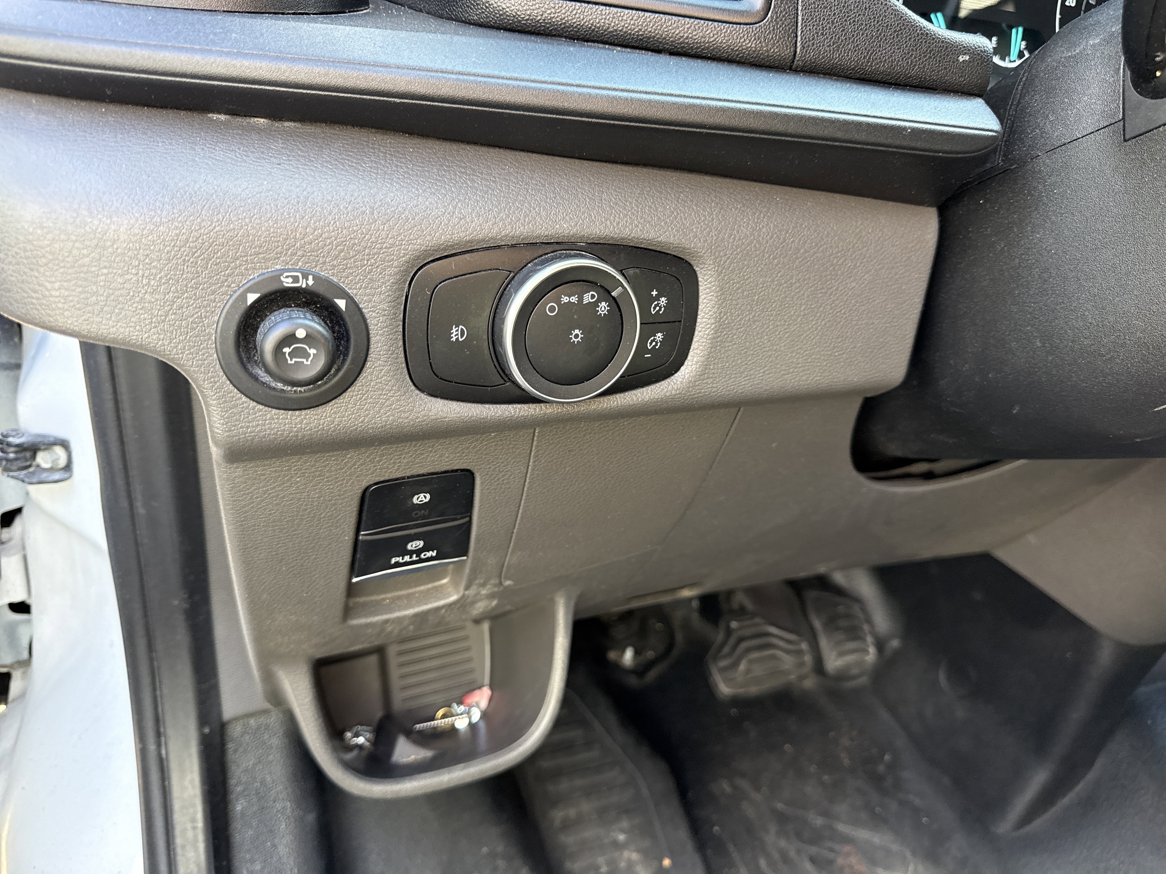 Used 2022 Ford E-Transit 148 High Roof Extended image 37