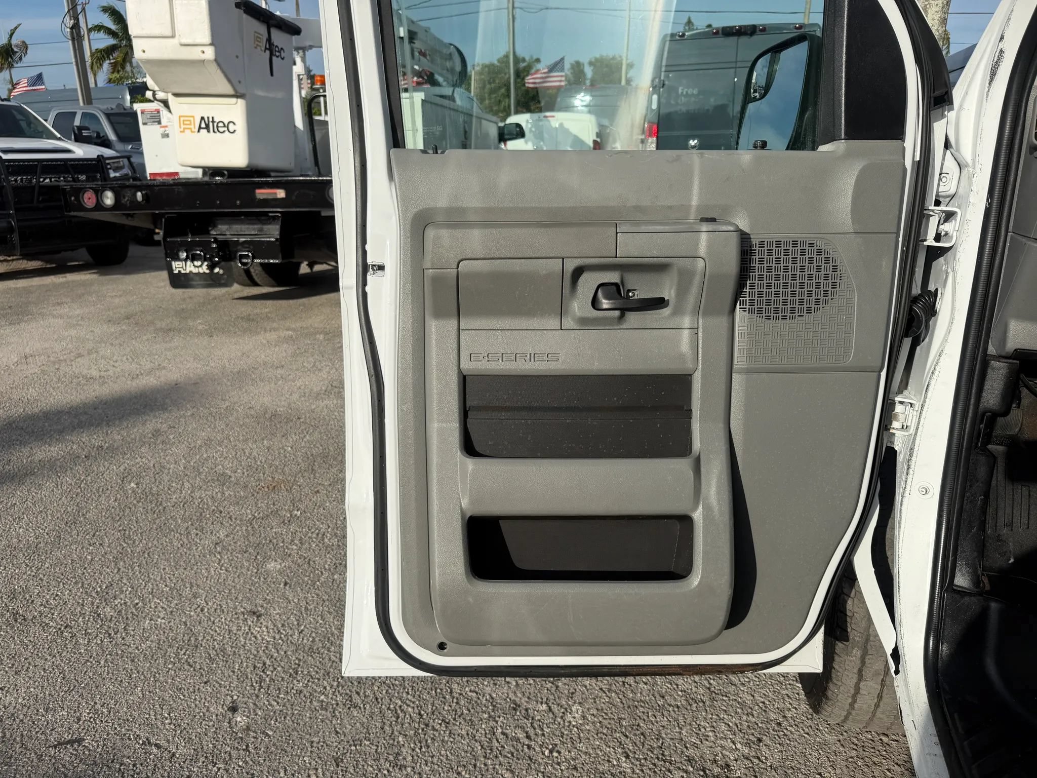 Used 2013 Ford E-350 and Econoline 350 Super Duty w/ PWR Group RWD image 8