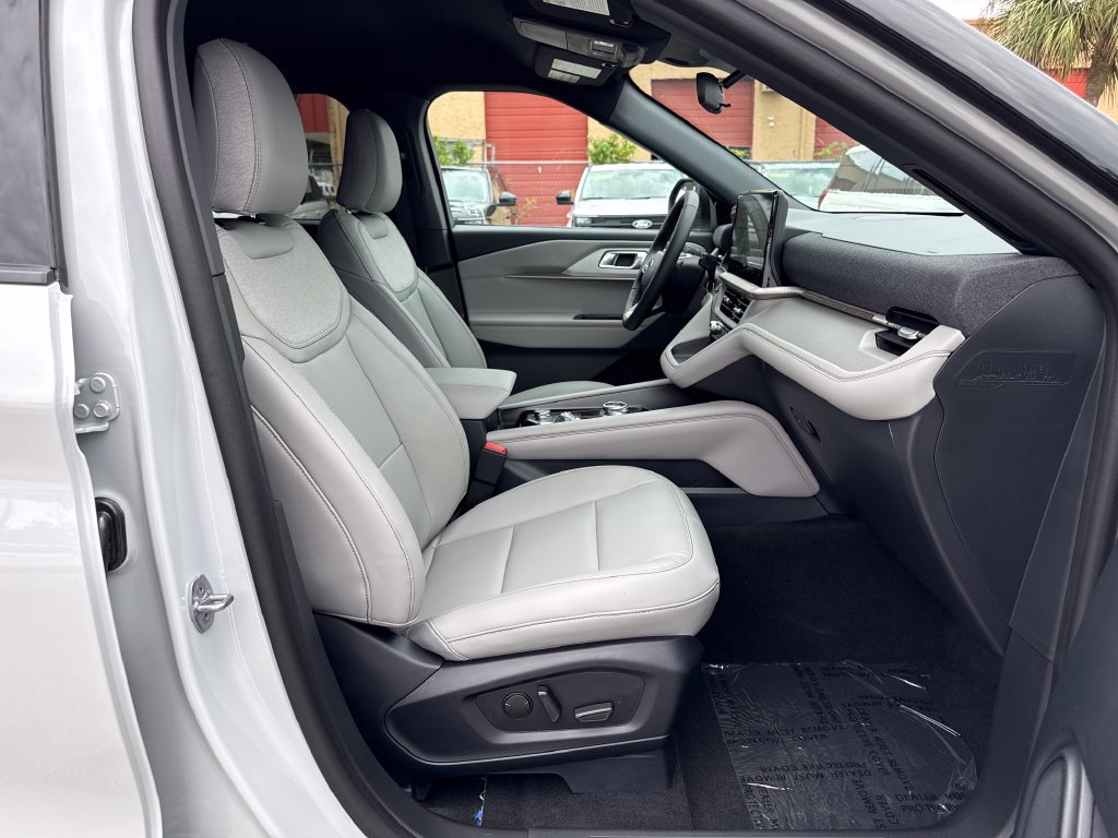 New 2027 Ford Explorer Active w/ Active Comfort Package RWD image 22