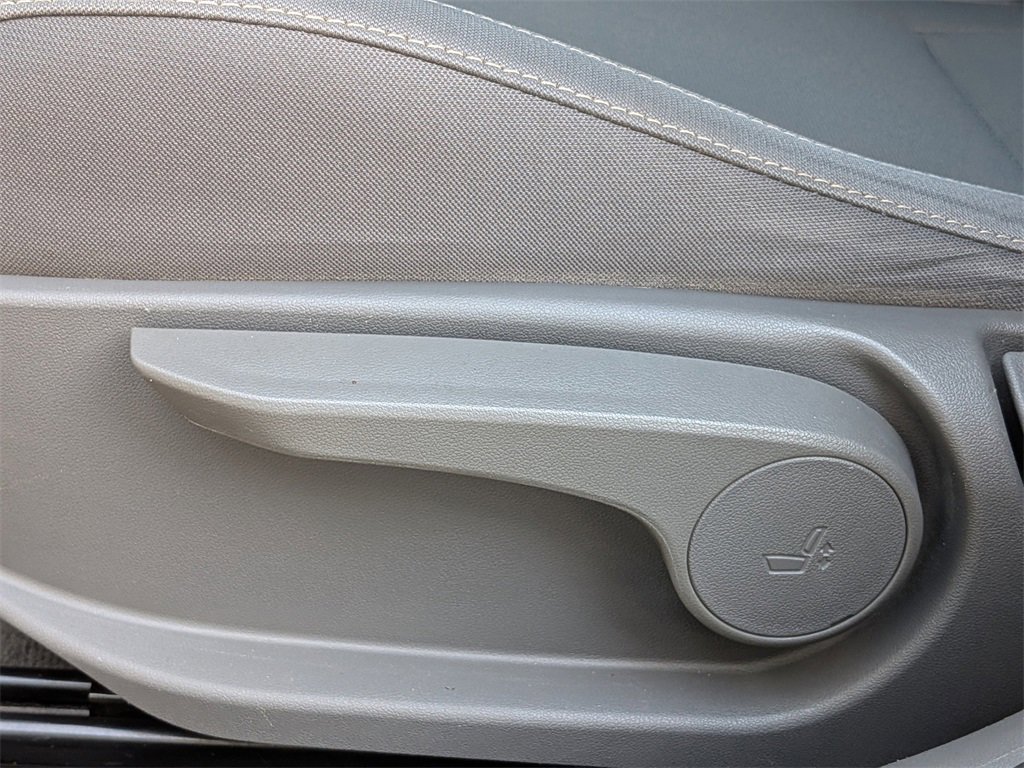 Used 2022 Hyundai Elantra SEL image 18