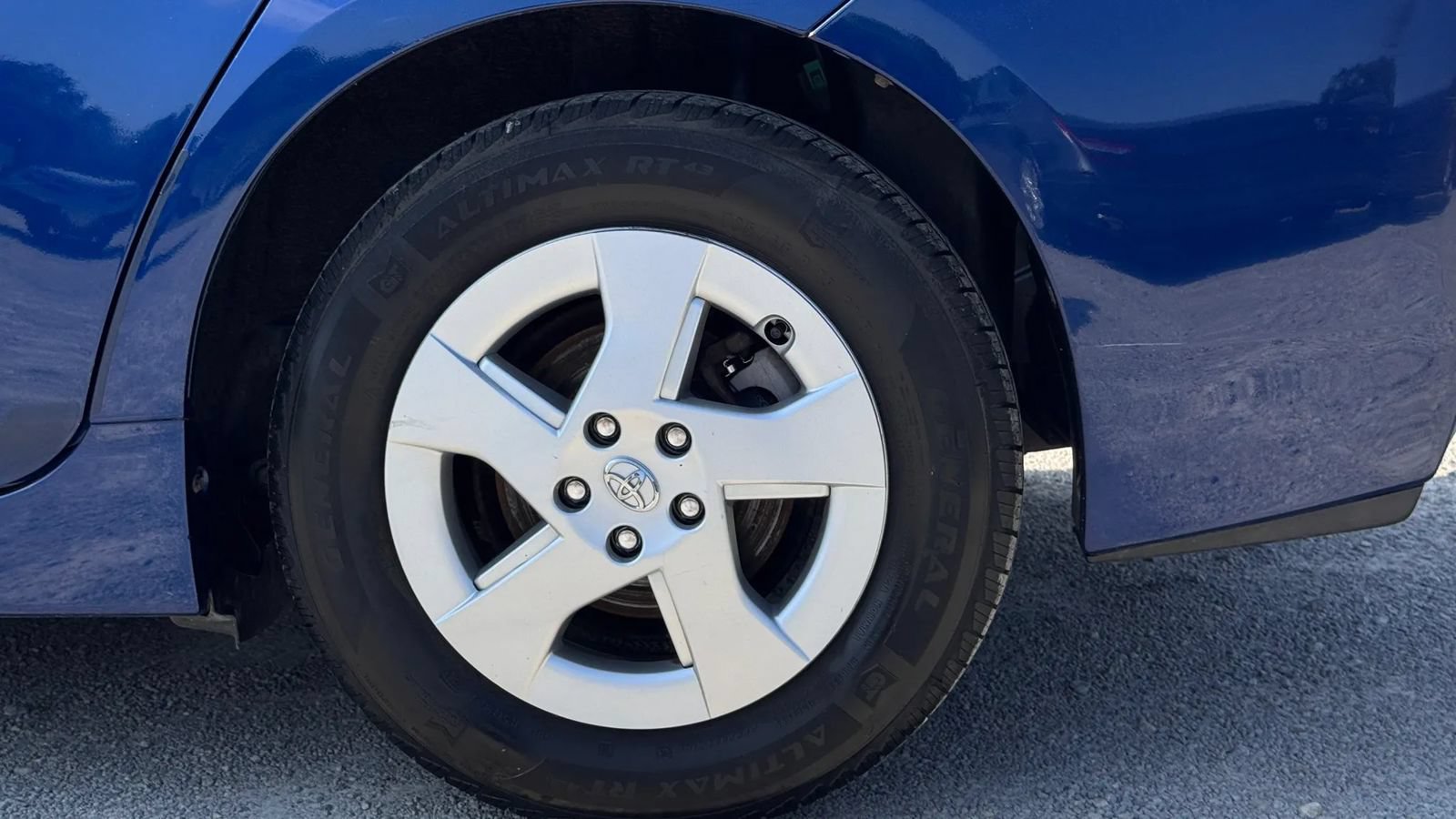 Used 2011 Toyota Prius Four w/ Solar Roof Pkg FWD image 14