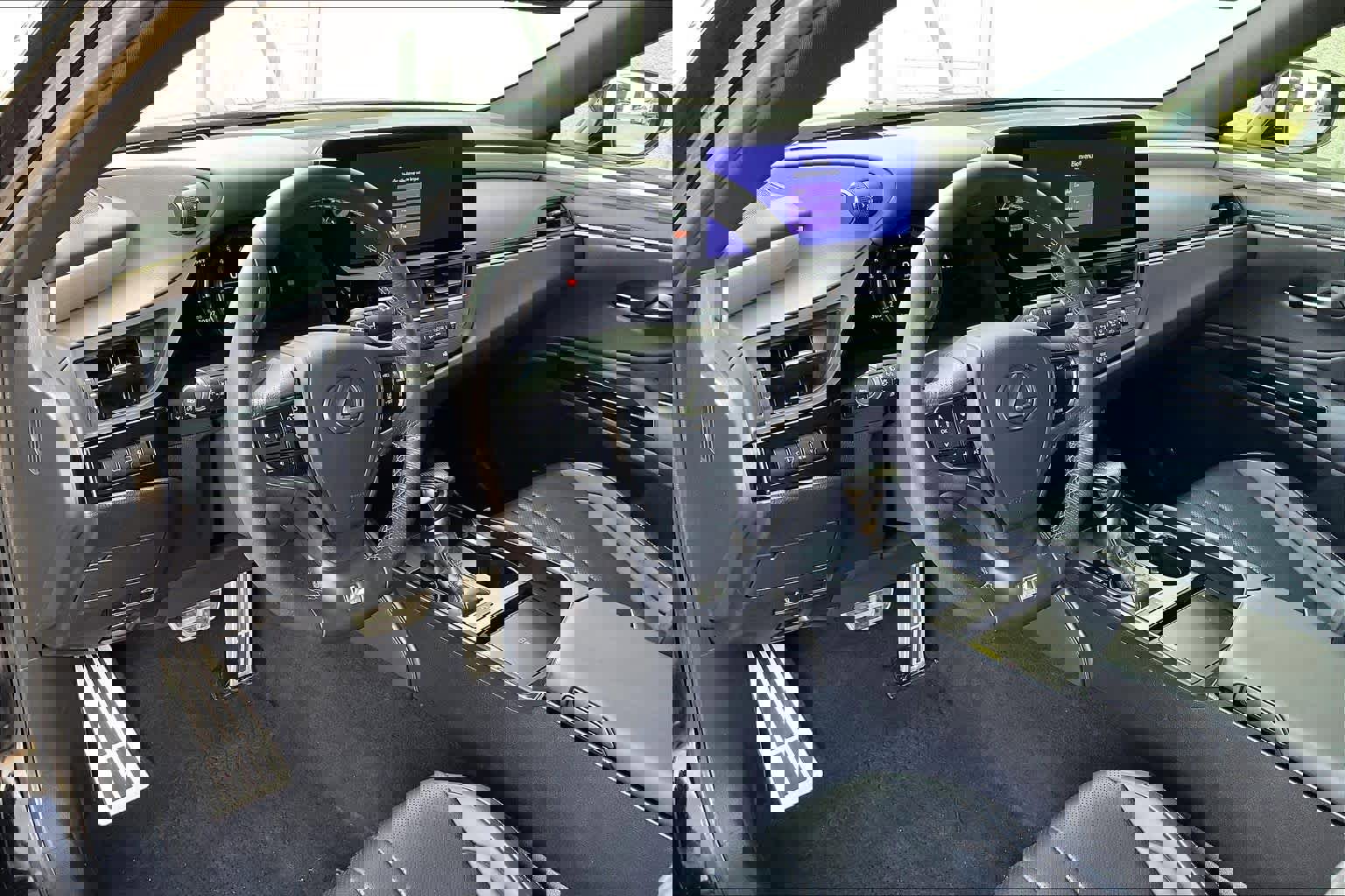 Used 2023 Lexus ES 350 F Sport w/ Accessory Package (Z2) image 18