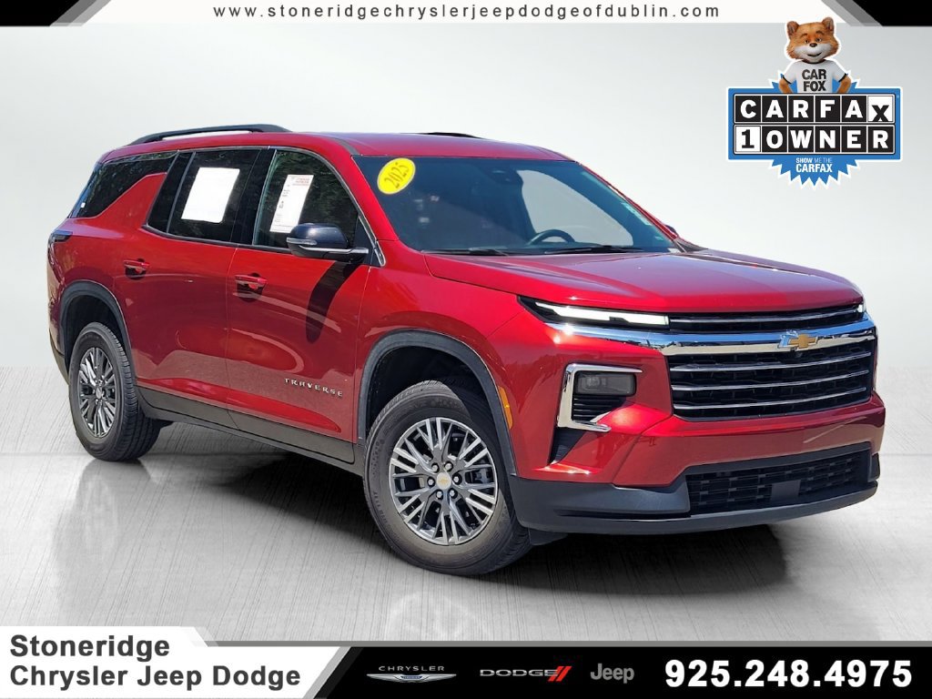 Used 2025 Chevrolet Traverse LT AWD/4WD image 1