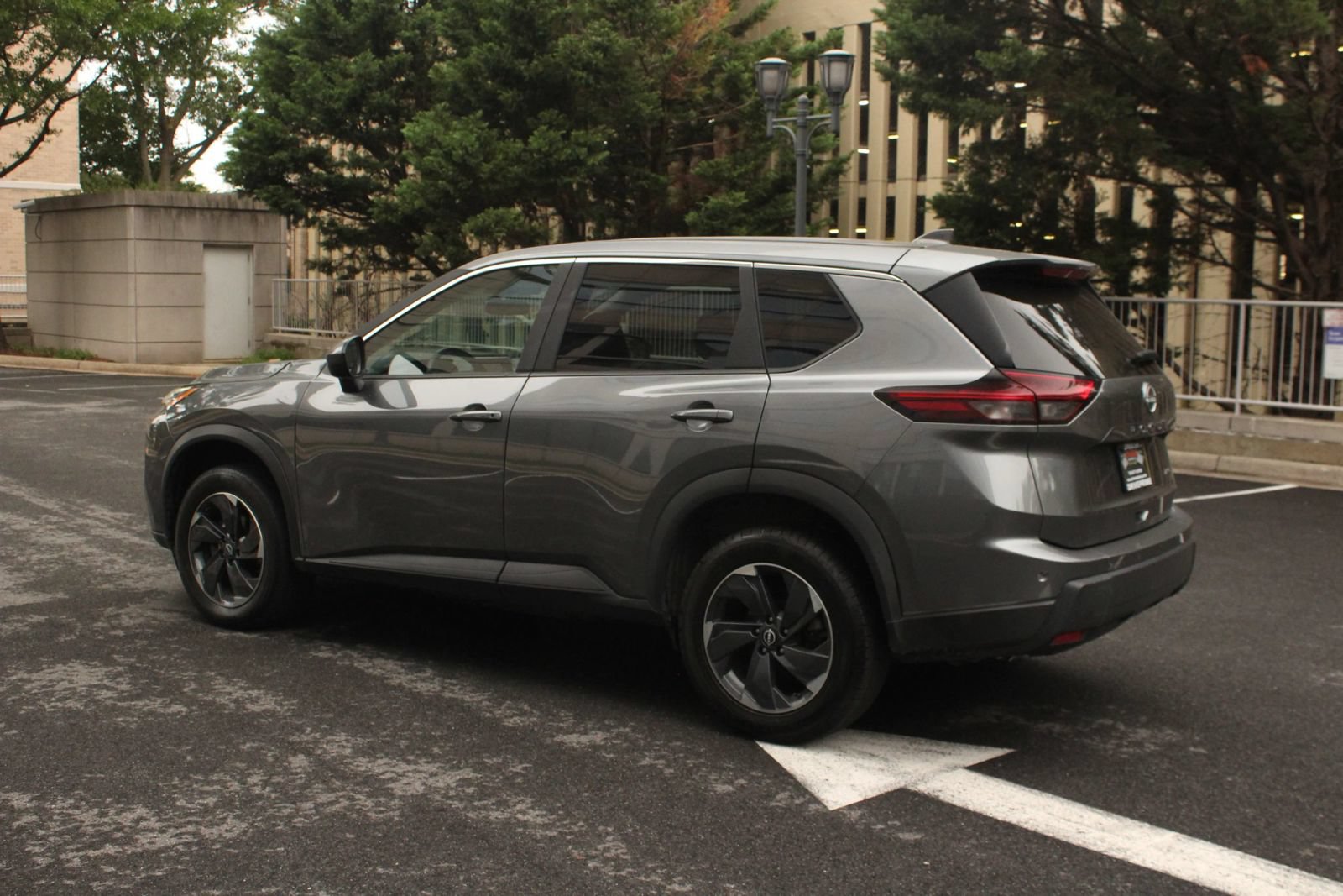 Used 2025 Nissan Rogue SV AWD/4WD image 9