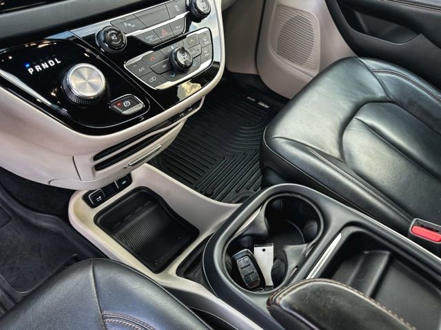 Used 2017 Chrysler Pacifica Touring-L image 18