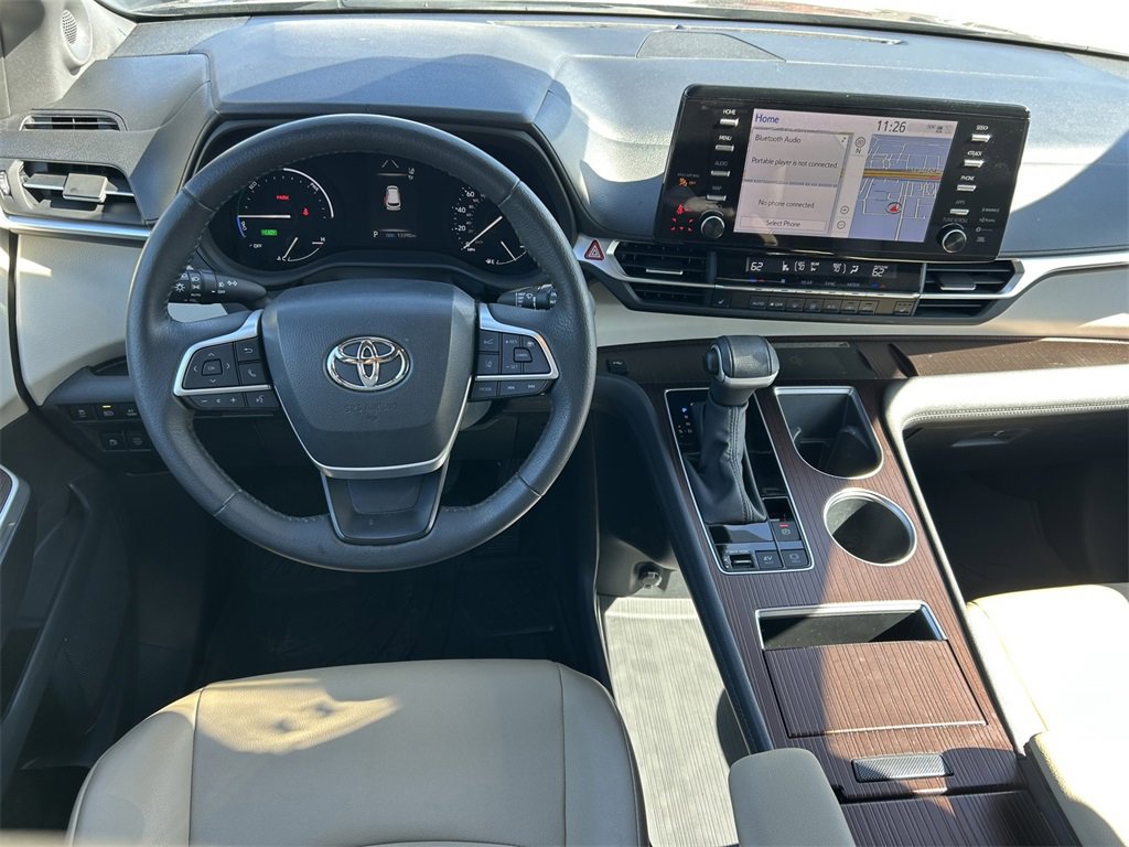 Used 2023 Toyota Sienna XLE image 19