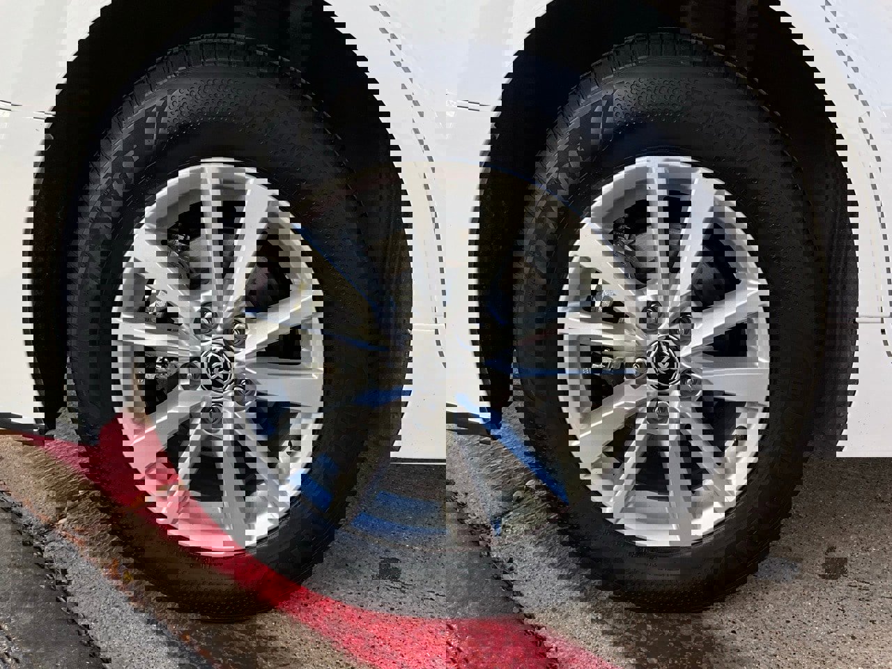 Used 2025 Toyota Camry LE image 9