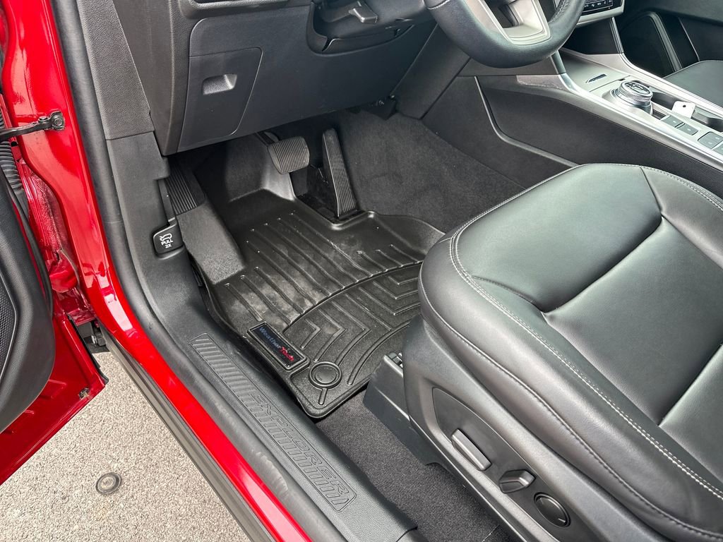 Used 2024 Ford Explorer XLT w/ Equipment Group 202A RWD image 18