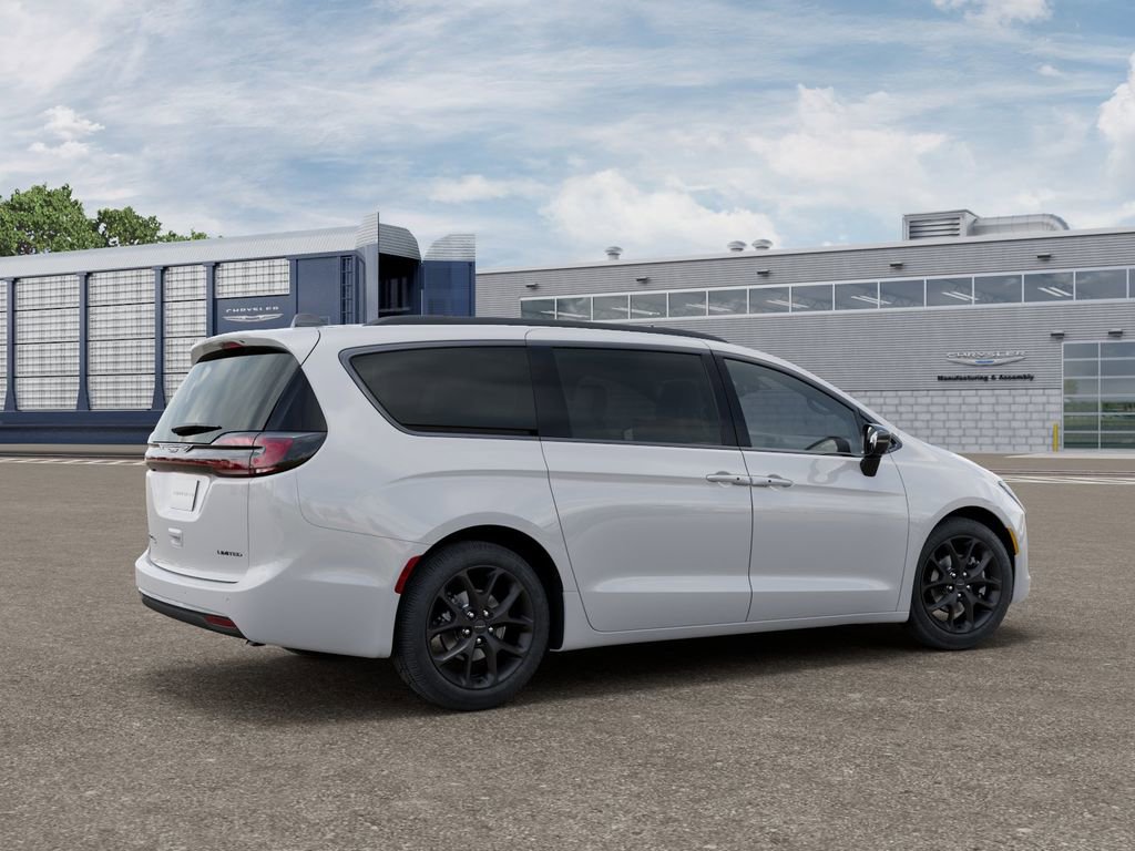 New 2027 Chrysler Pacifica Limited w/ S Appearance Package FWD image 4