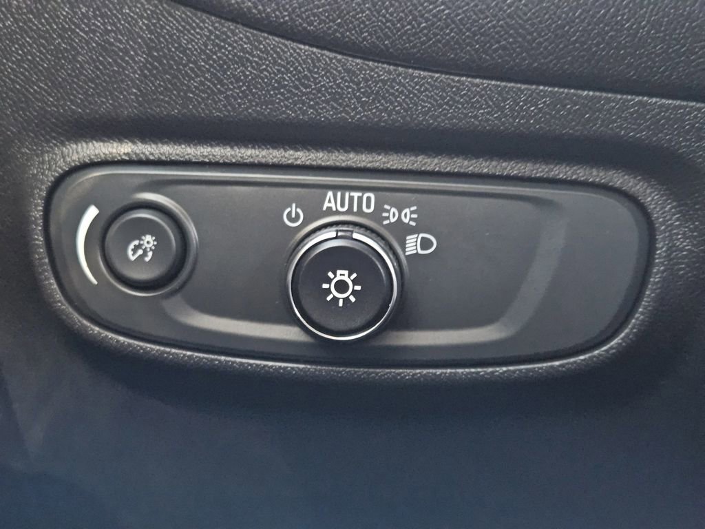 Used 2023 Chevrolet Equinox LT image 25