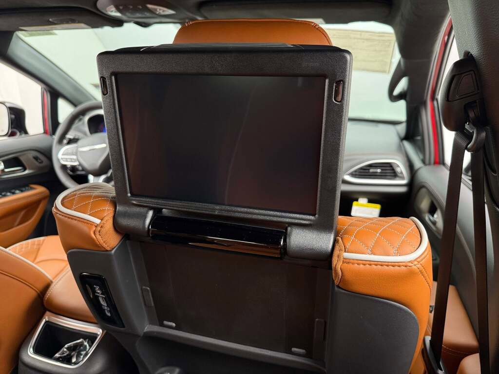 New 2026 Chrysler Pacifica Pinnacle image 22