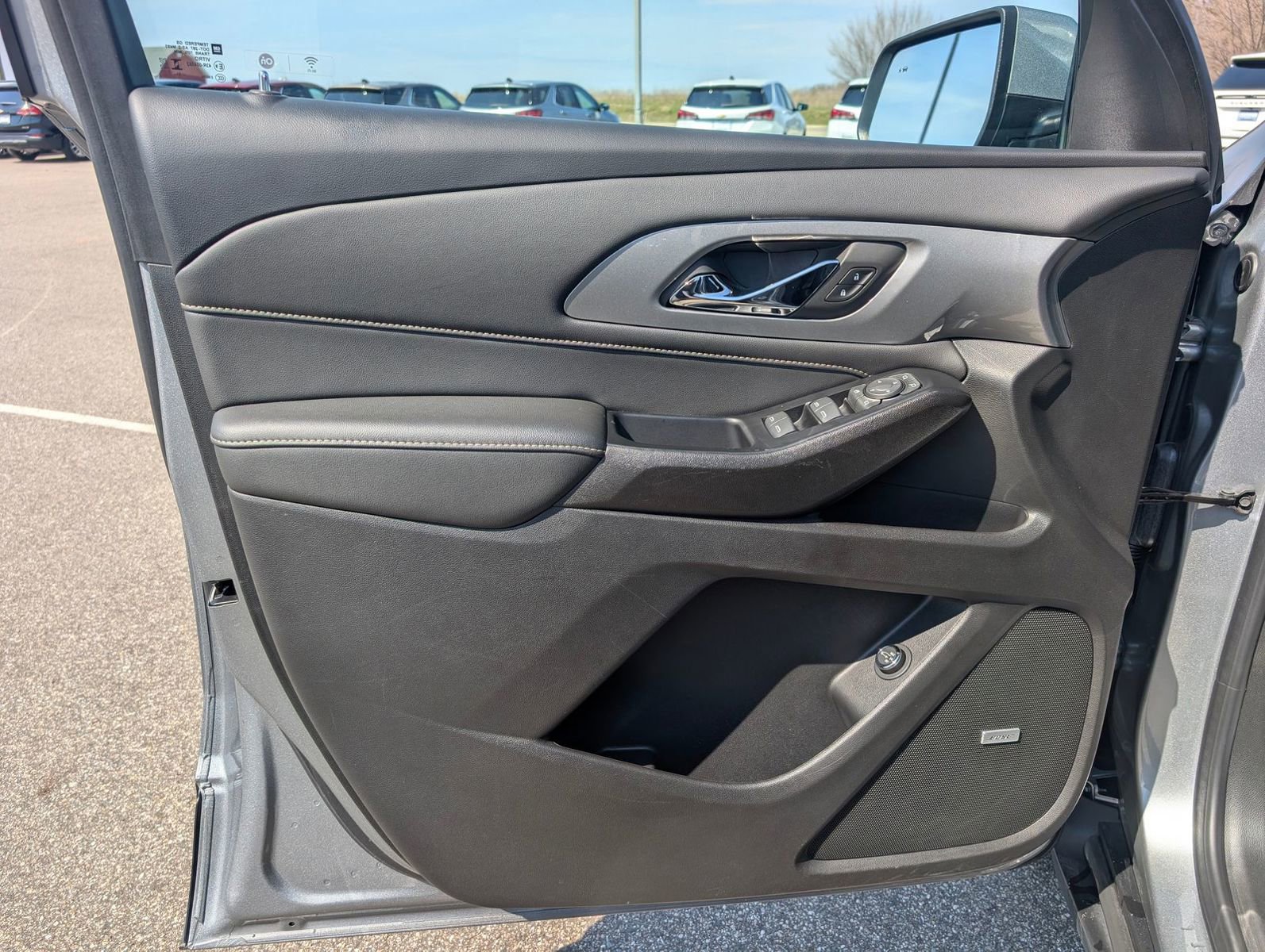 Used 2023 Chevrolet Traverse LT w/ LT Premium Package image 7