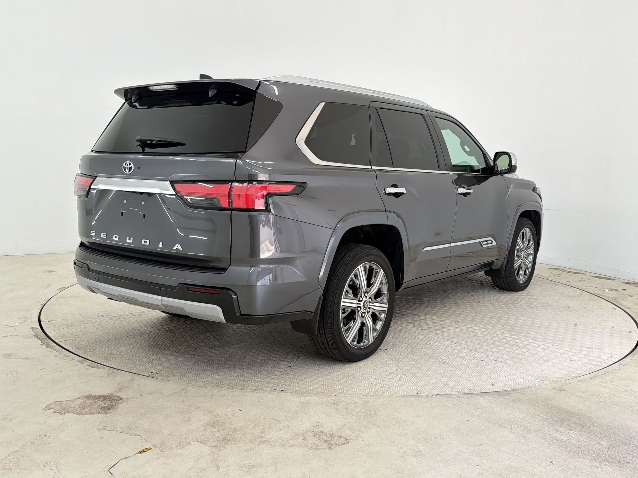 Used 2024 Toyota Sequoia Capstone AWD/4WD image 9