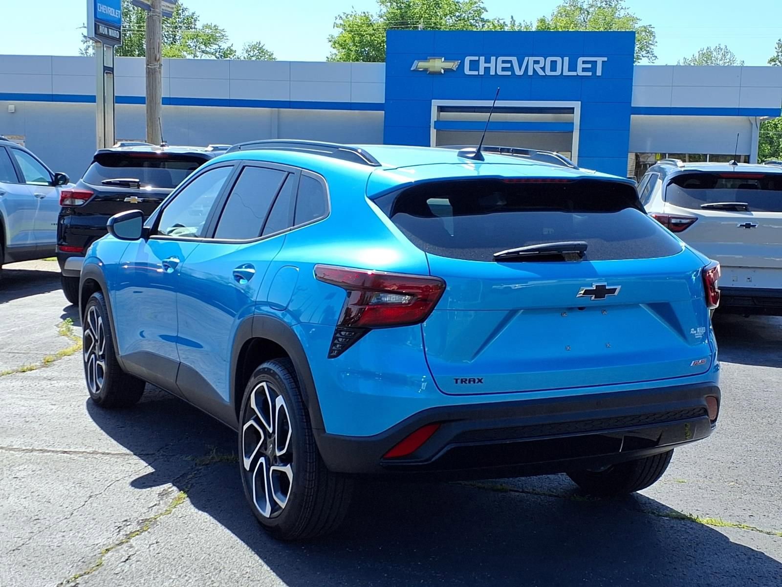 New 2026 Chevrolet Trax RS w/ Sunroof Package FWD image 2